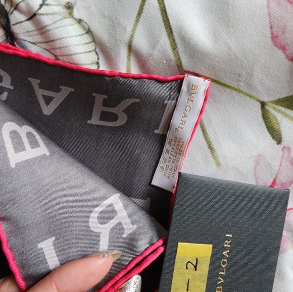 SOLD AUTHENTIC BVLGARI Scarf - Picture 8 of 12